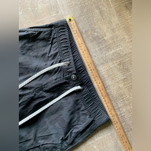 vuori women’s camo ripstop pants jogger utility sz small *holes - Picture 11 of 12